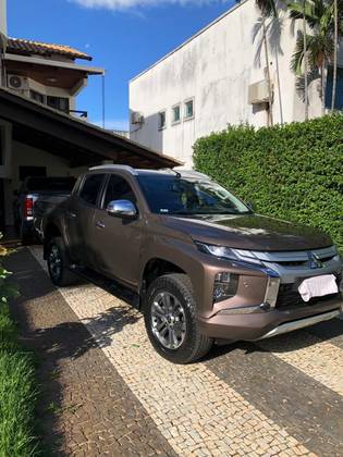 MITSUBISHI L200 TRITON 2.4 16V TURBO DIESEL SPORT HPE-S CD 4P 4X4 AUTOMÁTICO MITSUBISHI L200 TRITON 2.4 16V TURBO DIESEL SPORT HPE-S CD 4P 4X4 AUTOMÁTICO